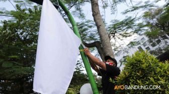 Penghasilan Anjlok, Ratusan PKL di Puncak Bogor Kibarkan Bendera Putih