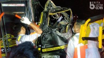 Tragis! Kecelakaan Maut Tol Jombang-Mojokerto, Sopir dan Kernet Truk Tewas Terjepit