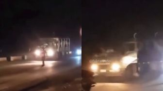 Viral Video Tukang Begal Tak Sadar Hadang Truk Tentara, Pas 'Ngeh' Kocar-kacir