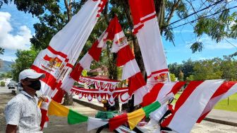 Pandemi tak halangi semangat penjual bendera di Bolmut