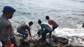 Pria Misterius di Kab. Serang Mengambang di Pantai Anyer