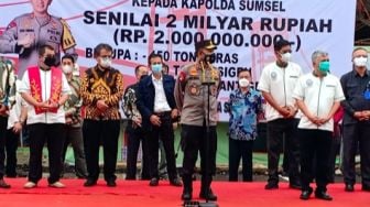 Bukan Rp 2 Triliun, Kapolda Terima Bantuan COVID 19 Rp 2 Miliar dari Masyarakat Tionghoa