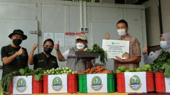 Dishut Jabar Borong Sayuran Petani, Hasilnya Didonasikan ke Penghuni Bazoga