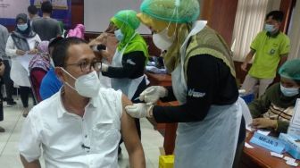 Tak Hanya Hoaks, Ini Alasan Warga di Pandeglang Enggan Disuntik Vaksin