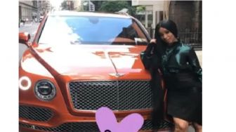 Tak Bisa Menyetir, Alasan Cardi B Beli Mobil Mewah Bikin Jiwa Miskin Meronta-ronta