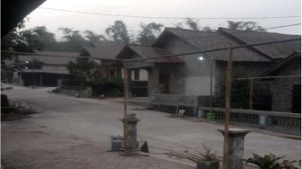 Gunung Merapi Keluarkan Awan Panas Guguran, Boyolali Terjadi Hujan Abu Tipis