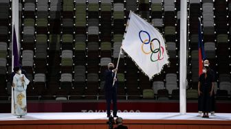Resmi Berakhir, Tokyo Serahkan Bendera Olimpiade ke Paris