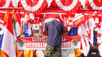Sejarah Bendera Merah Putih yang Kerap Disamakan dengan Negara Lain