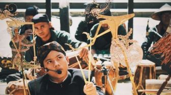 9 Pesona Adam Gifari Anak Rhoma Irama, Calon Dalang dan Pecinta Budaya Jawa