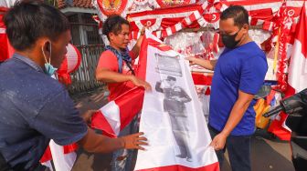 Penjual Bendera Merah Putih Mulai Ramai