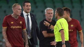 Cekcok dengan Wasit, Jose Mourinho Kena Kartu Merah saat Laga Real Betis Vs AS Roma