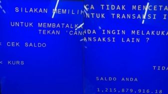 Meski Iseng, Psikolog Sebut Tren Pamer Saldo ATM Bisa Bikin Insecure