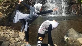 Sensasi Yoga di Curug Pitu Banjarnegara Bikin Nagih!Kok Bisa?