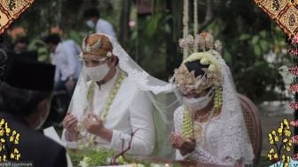 8 Momen Manis Pernikahan Fathia Izzati, Klasik dan Romantis Banget!