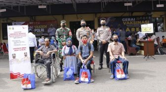 Sambut HUT Arema, Polresta Malang Kota Gelar Vaksinasi Bagi Penyandang Disabilitas hingga Aremania