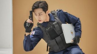 Bikin Klepek-Klepek di Police University, 7 Potret Jinyoung B1A4 di Luar Drama