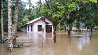 Ratusan Warga Mengungsi Gegara Banjir dan Longsor di Aceh Besar