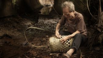 Dagangannya Tidak Laku, Curhat Pilu Kakek Penjual Nasi Jagung Tak Bisa Bayar Listrik