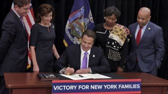 Andrew Cuomo Mundur, Kathy Hochul Jadi Perempuan Pertama Jabat Gubernur New York