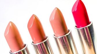 Nggak Pede Pakai Lipstik Nude? Ini Tips Memilihnya Berdasarkan Warna Kulit