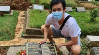 Momen Manis Hendra Setiawan Kunjungi Makam Markis Kido: Selamat Ulang Tahun Sahabat