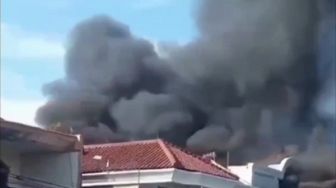 Rumah Mewah di Taman Holis Bandung Ludes Terbakar, 1 Tewas