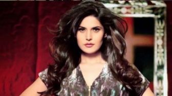 Zareen Khan Curhat Tak Fokus Kerja Sejak Ibu Terpapar Covid-19