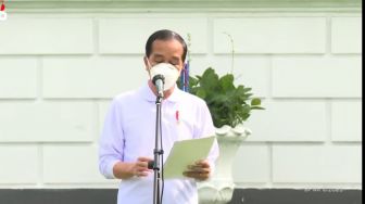 Lanjutkan Tradisi Emas Olimpiade di Bulutangkis, Jokowi Terima Kasih ke Greysia/Apriyani