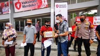 Polisi Ajak Pemeran Sinetron Tersanjung Tarik Minat Warga Ikut Vaksinasi