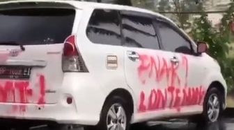Viral Mobil Dicoret-coret 'Lonte' di Batam, Publik: Mungkin Dagang Lontong Pete