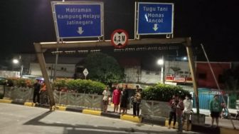 Tiang Pembatas Tinggi Kendaraan Patah, Underpass Senen Ditutup Sementara