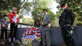 Gubernur Jateng Ziarah ke Makam Soegiarin, Jurnalis yang Viralkan Kemerdekaan RI