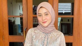 4 Fakta Henny Rahman, Sempat Lepas Hijab hingga Menikah dengan Alvin Faiz