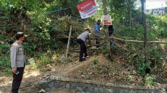 Polisi dan Satpol PP Kota Kediri Tutup Jalur Pendakian Gunung Klotok