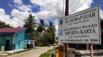 Soal Tapal Batas Kampung Sidrap, Hadi Mulyadi Sebut Selesaikan dengan Cara Adat Sembari Tertawa