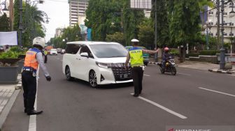 Antisipasi Varian Omicron, Polda Jabar Berlakukan Buka Tutup Jalan Raya