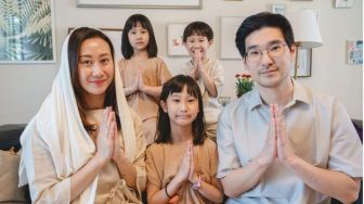 Kimbap Family Kompak Pakai Busana Adat Sunda, Intip Potretnya