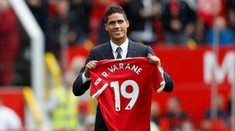 Southampton vs Man Utd, Raphael Varane Jalani Debut?