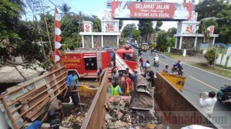 Begini Cara Petugas Kebersihan Kota Bitung Meriahkan Hari Kemerdekaan RI