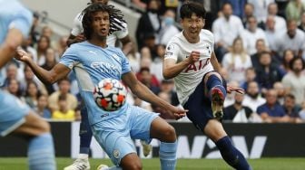 Ada Tulisan 'Dirgahayu Indonesia ke-76' di Laga Tottenham vs Man City