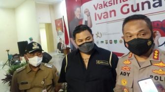 Tinjau Vaksinasi Bersama Ivan Gunawan, Polres Jakbar Optimis Target Herd Immunity Tercapai