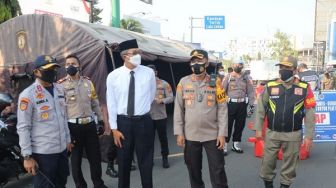 Kapolres Ciko Tinjau Pelaksanaan Ganjil Genap Hari Pertama di Pos Cipto MK