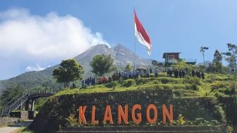 Berlatar Gunung Merapi, Sang Saka Merah Putih Raksasa Dikibarkan di Bukit Klangon