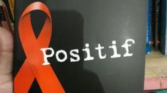 Review Buku &quot;Positif&quot;: Mengubah Pandangan Orang Terhadap AIDS