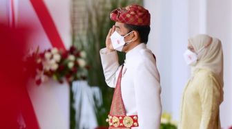 Kenakan Baju Adat Lampung, Jokowi Pimpin Upacara HUT Kemerdekaan RI di Istana Merdeka