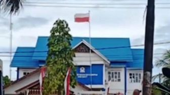 Waduh, Bendera Merah Putih Dipasang Terbalik di Aceh Barat