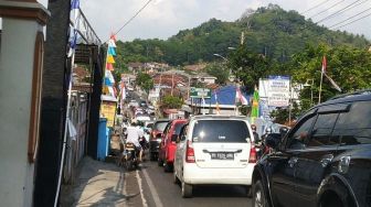 Penyekatan PPKM Level 4, Jalan Alternatif Masuk Bandar Lampung Macet Parah