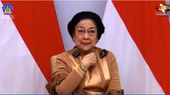Terharu Didoakan Kader PDIP, Megawati Menahan Tangis Tepis Hoaks Sakit