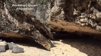 Viral Wisatawan Merangkak Masuk Batu Karang, di Dalamnya Ada Warung Bikin Ngeri
