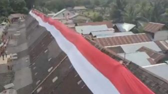 Fakta Unik Bendera Merah Putih 168 Meter Selimuti Rumah Suku Dayak